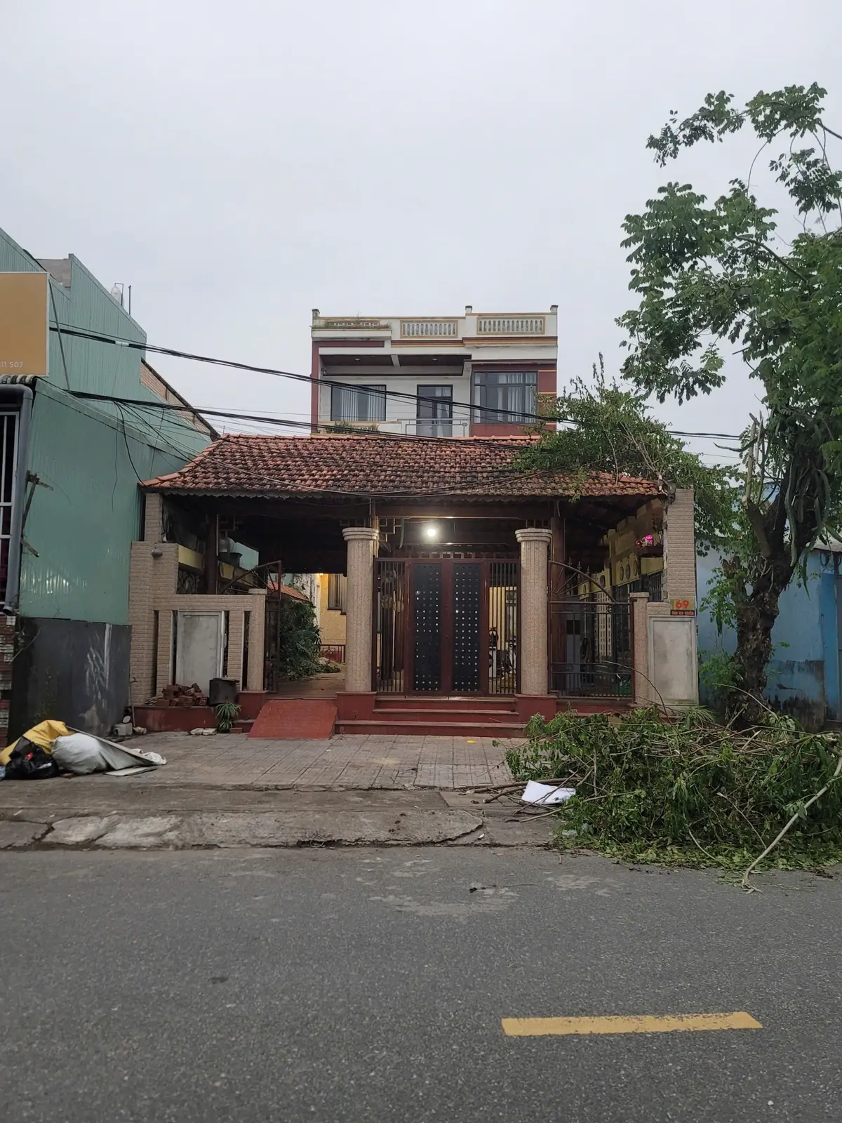 Hiện trạng mặt tiền biệt thự trước cải tạo