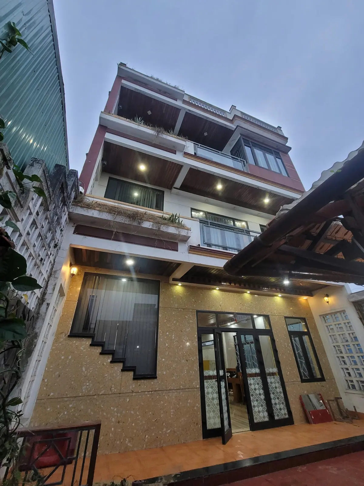 Hiện trạng khối nhà nhiều tầng trước cải tạo