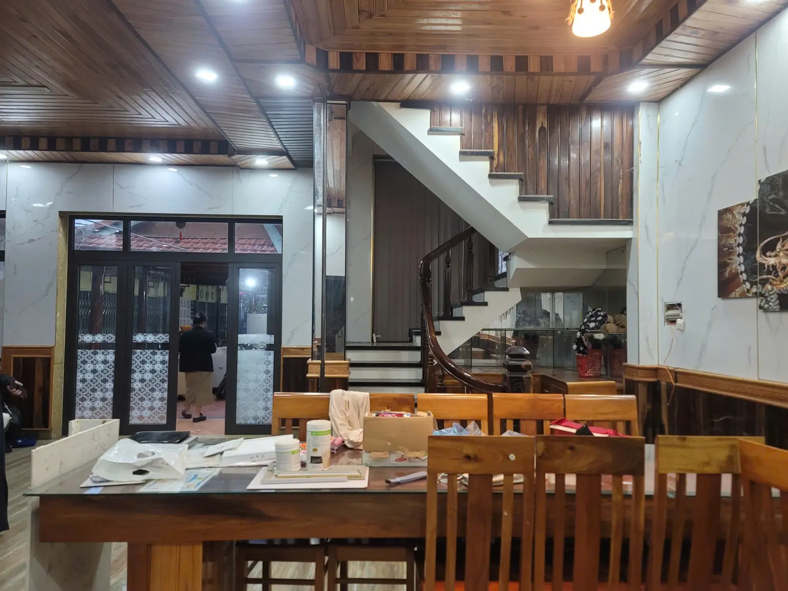 Hiện trạng phòng ăn và cầu thang trước cải tạo
