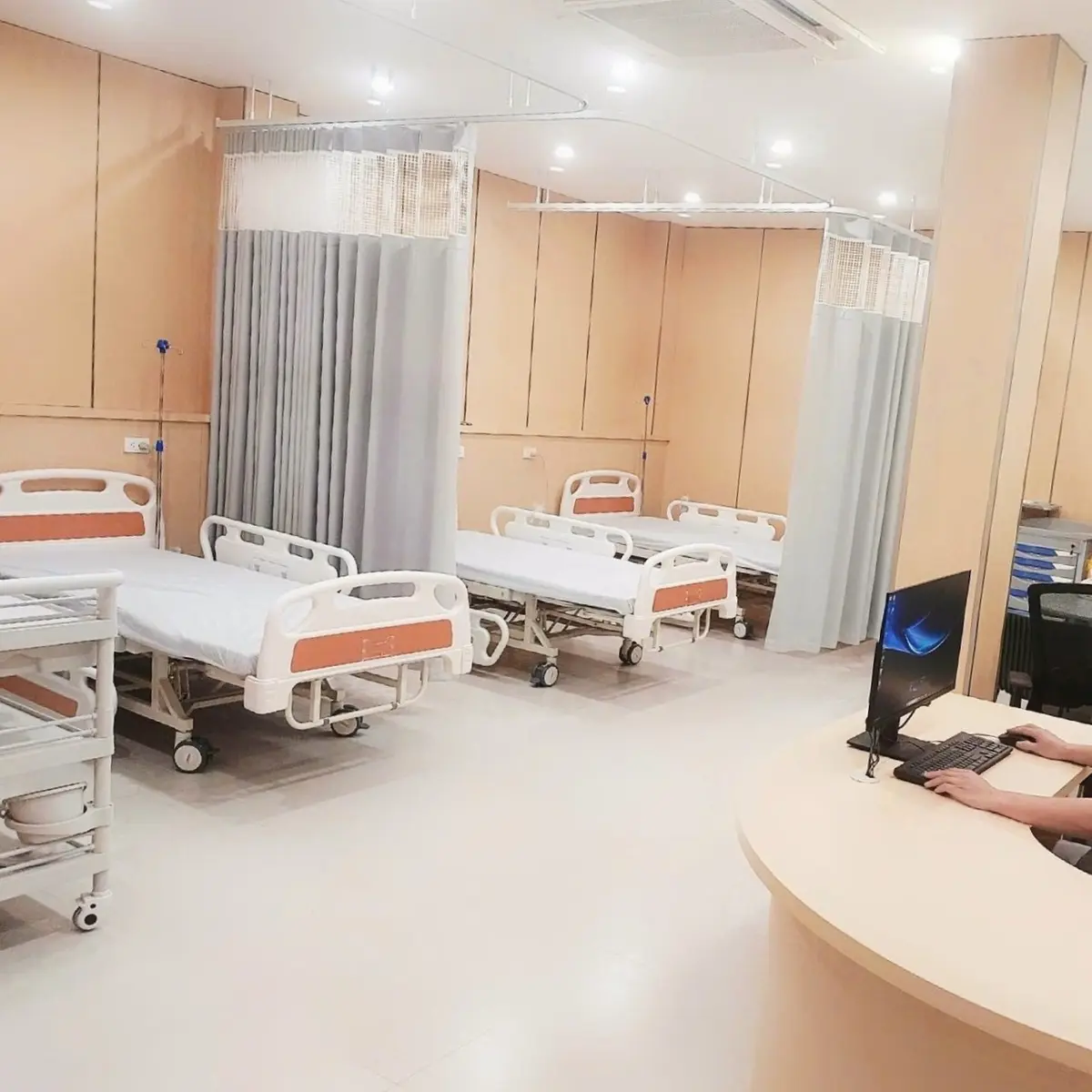 Quầy trực và khu giường điều trị sau hoàn thiện