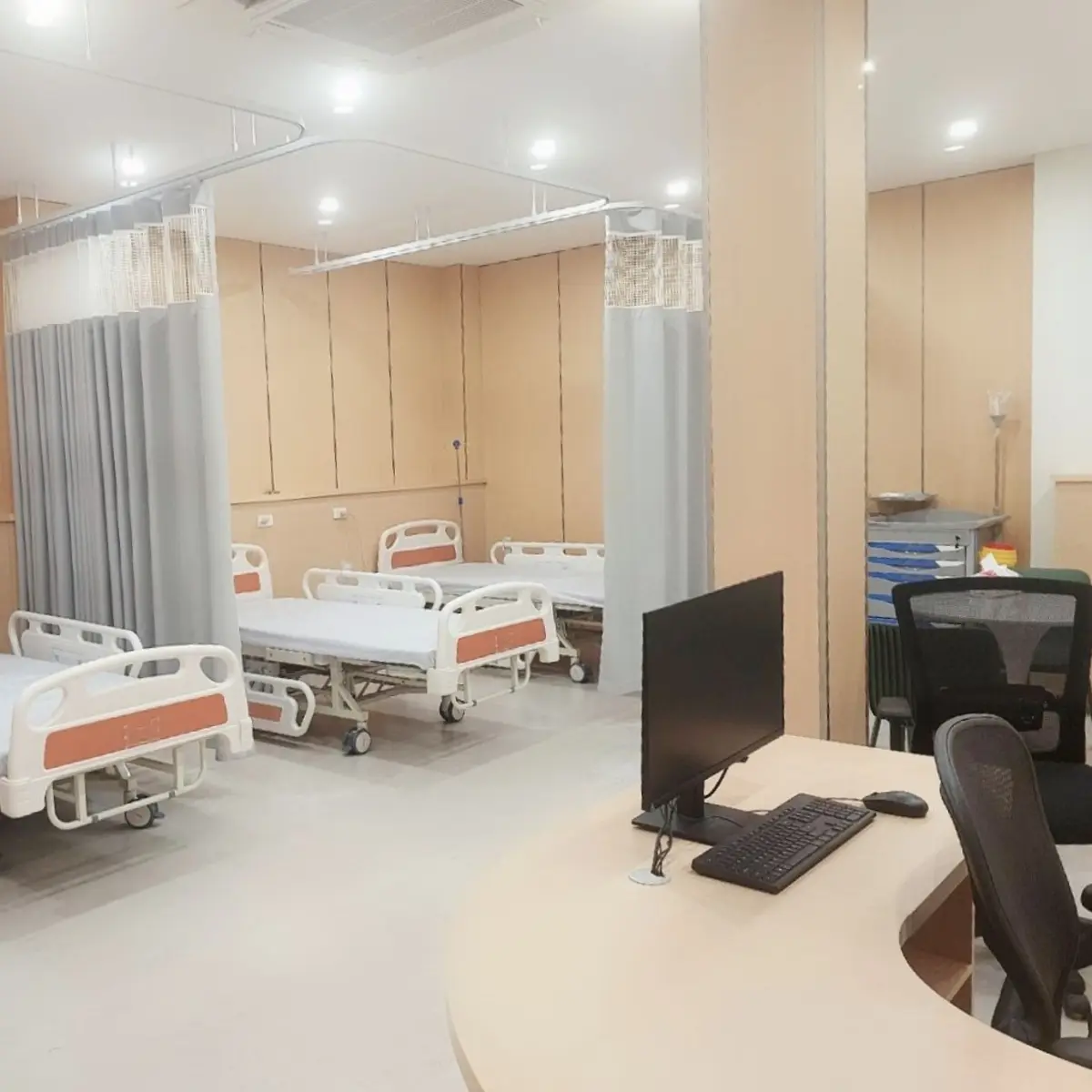 Khu giường điều trị và quầy trực hoàn thiện